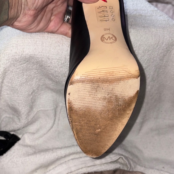 Michael Kors Classic Black Pumps with gold key lock on back of heel - Picture 8 of 10